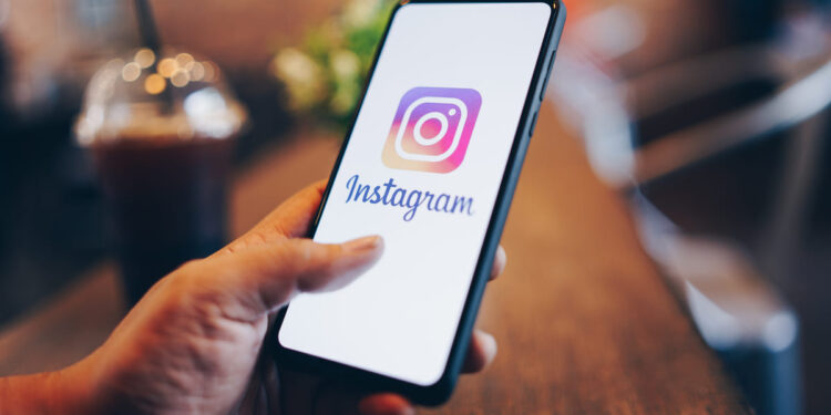 Instagram proíbe que menores de 16 anos abram live sem autorização dos pais