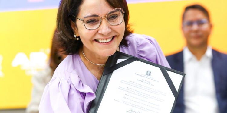 Prefeita de Aracaju sanciona criação das Secretarias da Mulher e da Pessoa com Deficiência