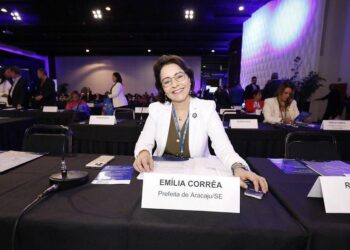 Emília Corrêa participa de debates estratégicos no primeiro dia de reunião da Frente Nacional de Prefeitas e Prefeitos