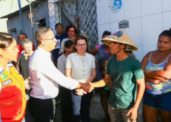 Prefeitura de Aracaju reforça apoio à comunidade da Avenida Pantanal atingida por alagamento