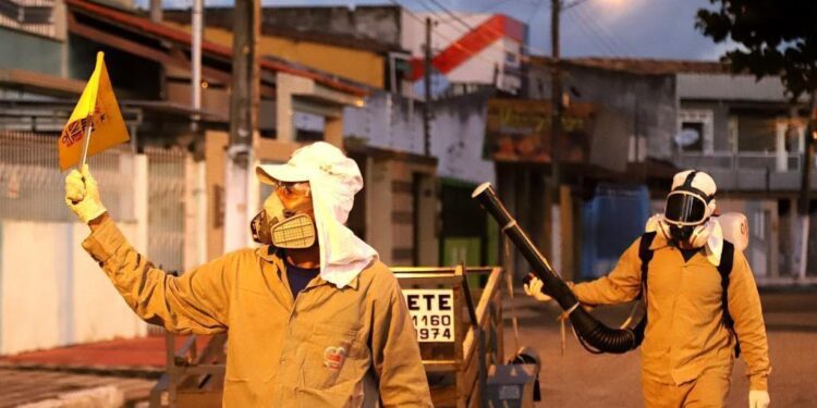 Saúde: Fumacê costal reforça combate ao Aedes aegypti em Aracaju
