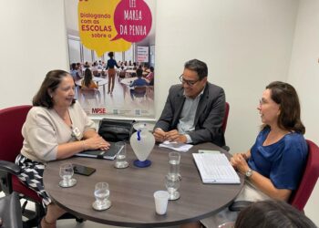 Semed e Ministério Público debatem propostas para aumento de matrículas e atendimento à Educação Especial