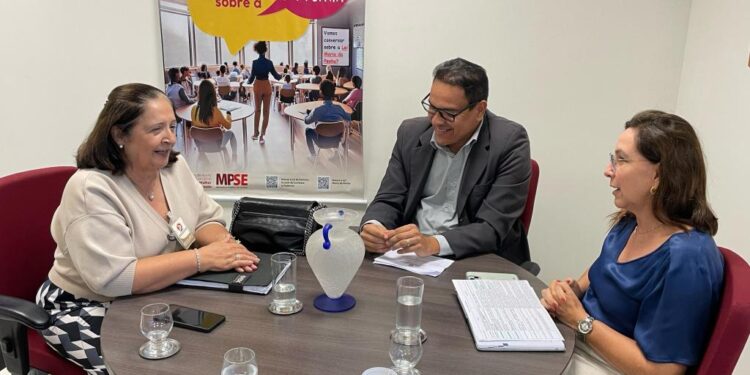 Semed e Ministério Público debatem propostas para aumento de matrículas e atendimento à Educação Especial