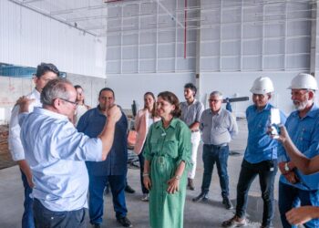 Emília visita obras do Grupo Mix Mateus e destaca impacto na geração de empregos