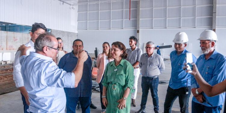 Emília visita obras do Grupo Mix Mateus e destaca impacto na geração de empregos