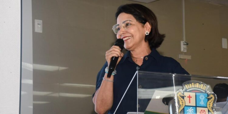 Emília Corrêa anuncia quatro novas Unidades de Saúde da Família durante Conferência da Saúde