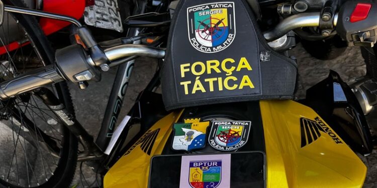 Polícia Militar recupera motocicleta com restrição de roubo no Bairro Aruana