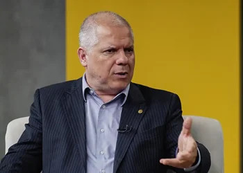 Presidente do INSS é exonerado após suspeita de fraudes 