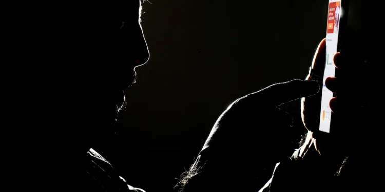 Plataformas devem promover ambiente seguro para jovens, diz instituto