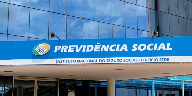 Aposentado do INSS não precisa devolver dinheiro da revisão da vida toda, decide STF