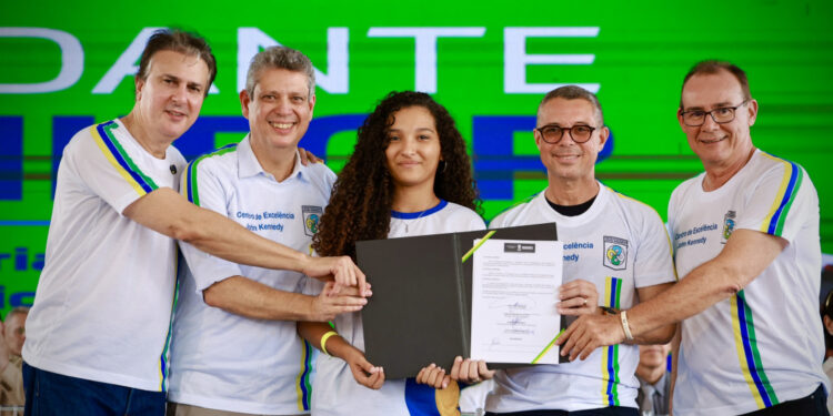 Ao lado do ministro da Educação, governador Fábio Mitidieri autoriza a construção de 10 creches e duas escolas estaduais em Sergipe