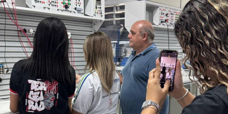 Clubes de mídia contribuem com a educação midiática de alunos na Rede Estadual