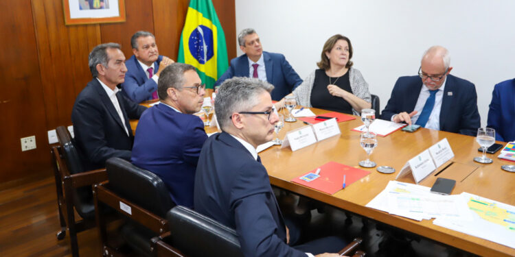 Em Brasília, governador anuncia que projeto do Canal de Xingó será redimensionado