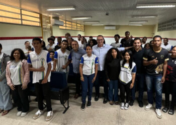 Gestão da Educação fortalece diálogo com estudantes de Centro de Excelência Senador Walter Franco