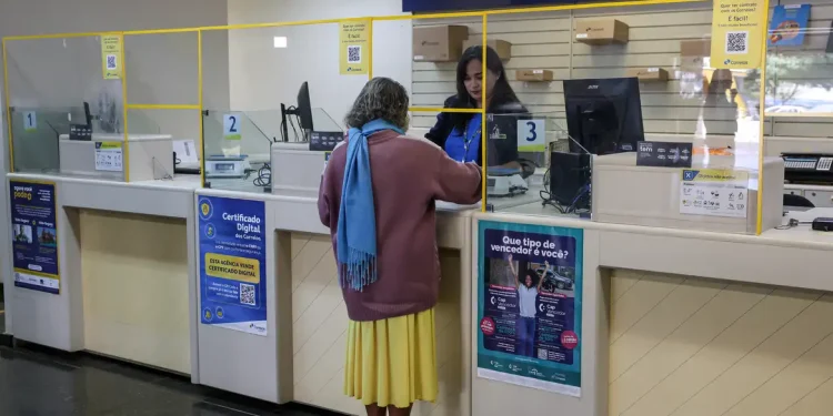 Mais de 60 mil vítimas de fraude no INSS foram atendidas nos Correios