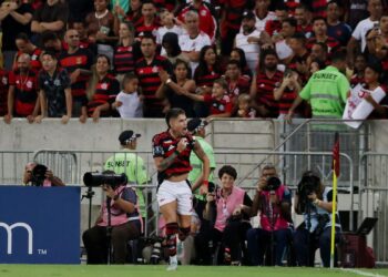 Fla derrota LDU e fica perto da vaga nas oitavas da Libertadores