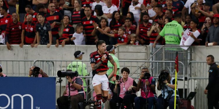 Fla derrota LDU e fica perto da vaga nas oitavas da Libertadores