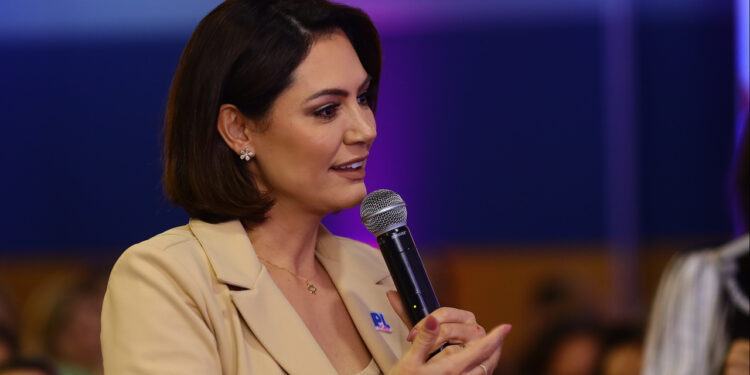 Michelle pode ser aposta do bolsonarismo para eleições presidenciais de 2026