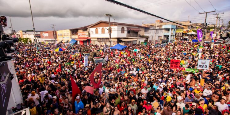 Com shows de Bell Marques e Natanzinho, Pega do Mastro reúne 50 mil pessoas e abre oficialmente festejos juninos no município de Lagarto