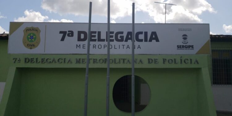 Polícia Civil prende mulher investigada por aplicar golpes em aposentados usando contas de laranjas em Aracaju