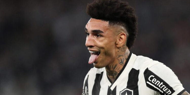 Botafogo surpreende e impõe condição para fechar venda de Igor Jesus ao Arsenal
