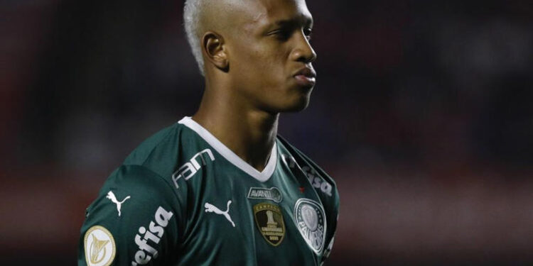 Gigante do Brasileirão pode fechar com o meio-campista Danilo, do Nottingham Forest