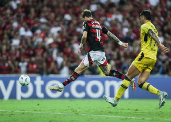 Flamengo assusta, mas vence Táchira e avança na Libertadores pelo saldo de gols