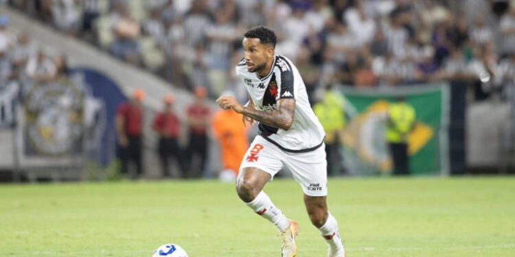Fernando Diniz toma decisão sobre Jair no Vasco e revolta staff do jogador