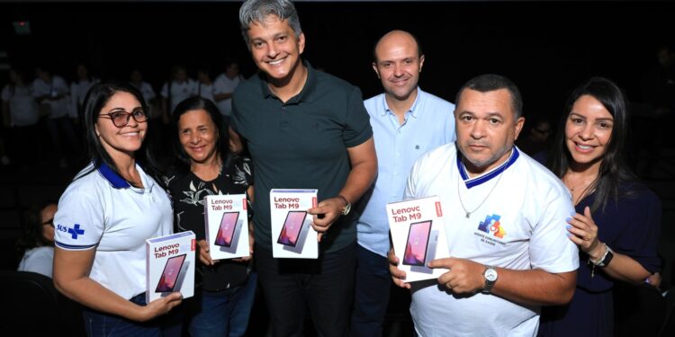 Prefeitura entrega tablets a agentes comunitários de saúde de Nossa Senhora do Socorro