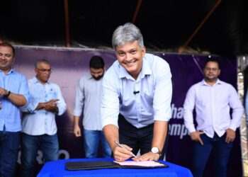 Prefeito Samuel investe em recapeamento e iluminação de ruas do Marcos Freire I