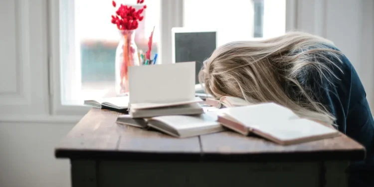 Empresas ganham tempo em regras de saúde mental, mas já ajustam cultura interna