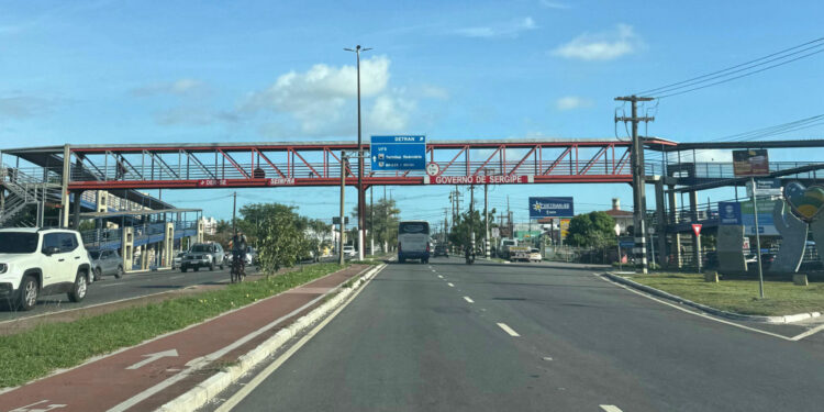 Avenida Tancredo Neves será parcialmente interditada devido à obra na passarela do Detran/SE