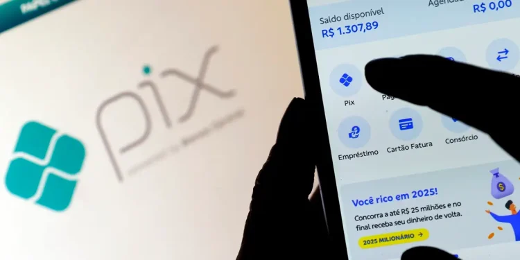 Pix cresce 52% ante 2023 e segue como meio de pagamento mais utilizado, diz Febraban