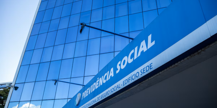 INSS começa a devolver descontos indevidos de abril a partir de 26 de maio