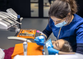 Ação social realiza triagem em Aracaju para oferecer tratamento odontológico gratuito para crianças e adolescentes