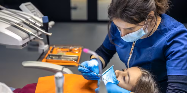 Ação social realiza triagem em Aracaju para oferecer tratamento odontológico gratuito para crianças e adolescentes