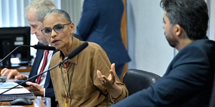 Marina Silva abandona audiência na CI após discussão com senadores