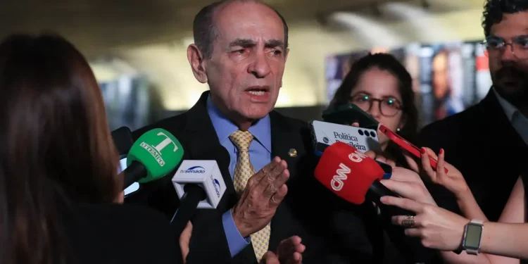 CCJ do Senado aprova fim da reeleição para cargos do Executivo