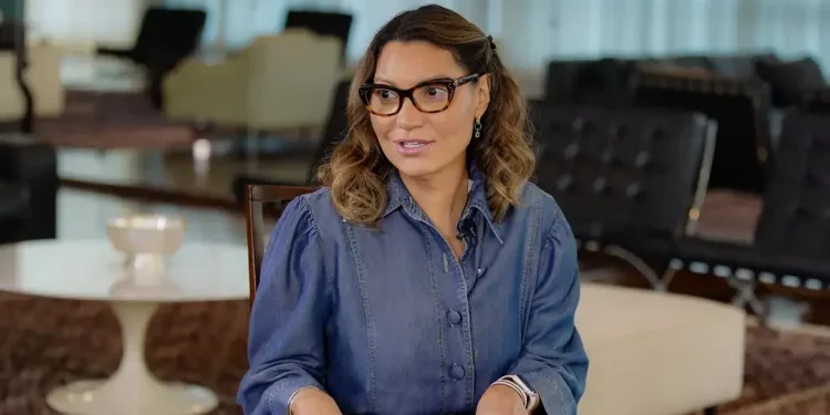 Justiça dá 20 dias para governo explicar gastos com viagens de Janja