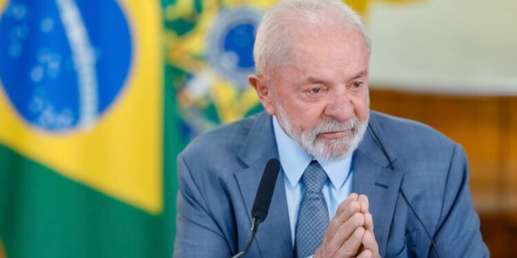 Lula anuncia crédito para reforma de casas em Marcha dos Prefeitos