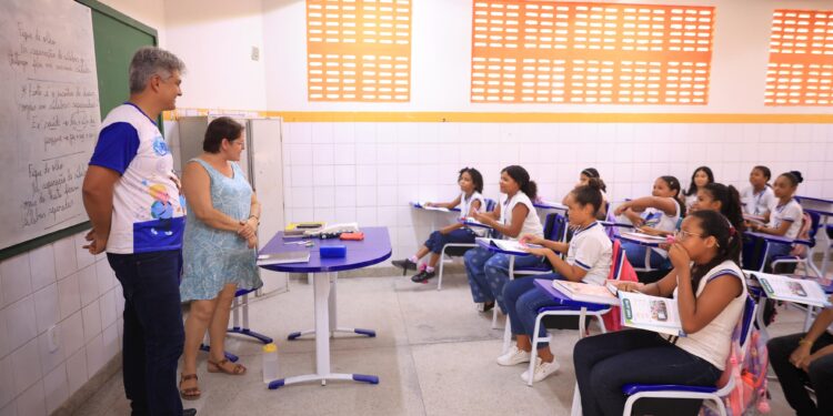 Professores do PSS passam a receber o piso em Nossa Senhora do Socorro 
