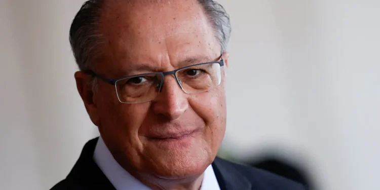 Alckmin é internado no DF após quadro de enjoo e dores abdominais