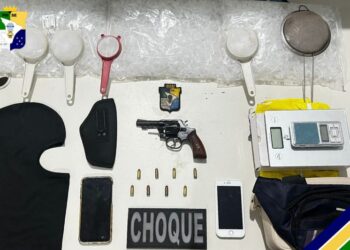 PM prende casal por porte ilegal de arma de fogo e tráfico de drogas ilícitas na Zona Norte de Aracaju