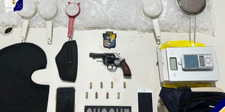 PM prende casal por porte ilegal de arma de fogo e tráfico de drogas ilícitas na Zona Norte de Aracaju