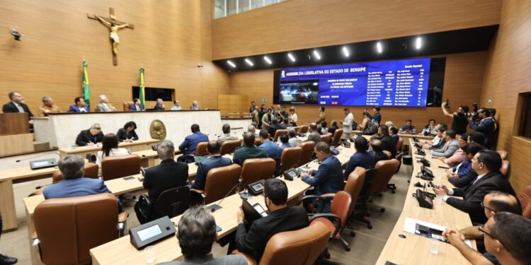 Parlamentares debatem redução de crimes durante Seminário de Segurança Pública