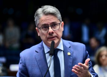 Projeto do senador Alessandro regulamenta a profissão de audiodescritor e promove inclusão de pessoas com deficiência visual