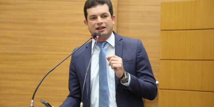 Deputado Paulo Júnior cobra implementação do PCCV dos servidores
