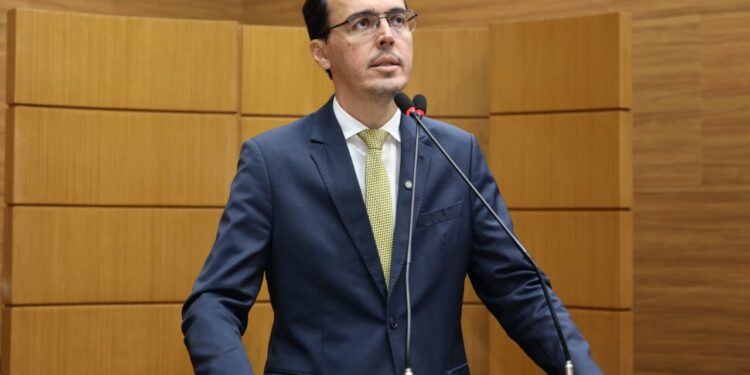 Manuel Marcos defende combate à mortalidade materna e desigualdades sociais