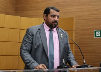 Luizão Donatrumpi entrega caminhão ao Pelotão da Cavalaria