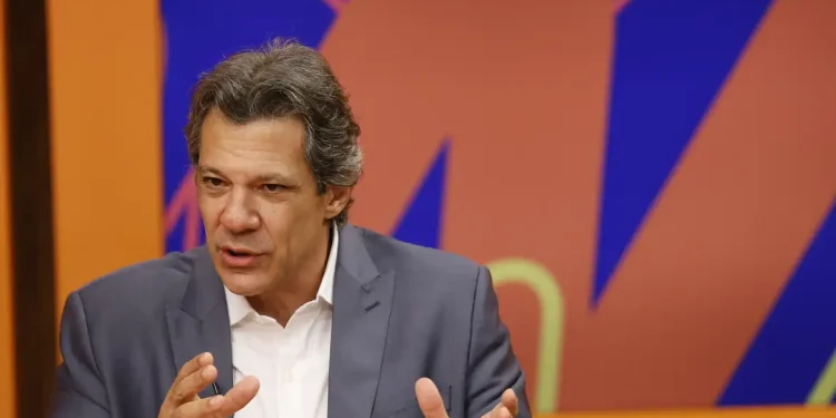 Haddad nega planos para reajustar valor do Bolsa Família